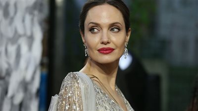 أنجلينا جولي تستأجر قاتل للتخلص من حياتها.. هل نجحت خطتها؟