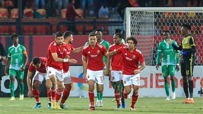 الأهلى ينهي الشوط الأول بثنائية في مرمى القطن الكاميروني بدوري أبطال إفريقيا 