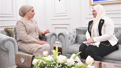 انتصار السيسي تعبر عن سعادتها بالحديث مع سيدات مصر 
