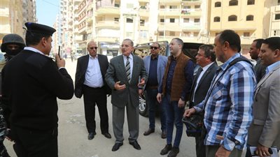 محافظ كفر الشيخ يقود حملة إزالة الإشغالات ومتابعة المشروعات الخدمية  