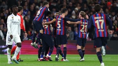 بهدف عكسي.. برشلونة ينهي الشوط الأول متفوقًا على ريال مدريد بكأس الملك 