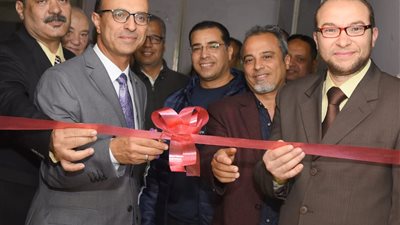 رئيس جامعة أسيوط يزور كلية التربية النوعية ويفتتح معرضا فنيا