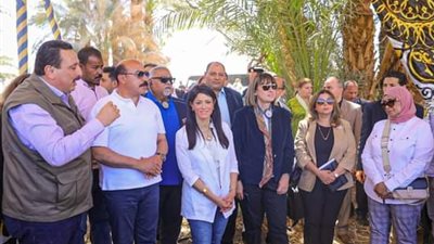 وزيرة التعاون الدولي تتفقد مشروع الأمن الغذائي بقرية الكاجوج بأسوان