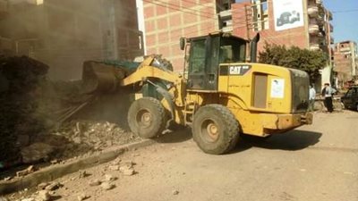 محافظ الشرقية يأمر بإزالة منزل آيل للسقوط  داخل مدينة القنايات