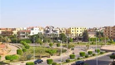 رئيس جهاز مدينة الشروق يتابع رصف الطرق الداخلية بالحي الثالث
