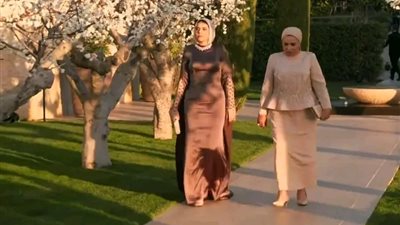 صور.. قرينة الرئيس السيسي وابنته تشاركان في حفل زفاف كريمة العاهل الأردني