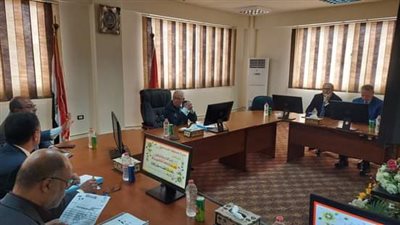 محافظ بورسعيد يناقش خطة التوسع في المشروعات الصناعية