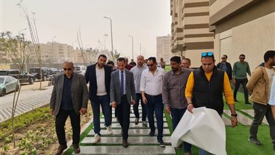 مساعد وزير الإسكان يتفقد سير العمل بمشروعات مدينة حدائق أكتوبر