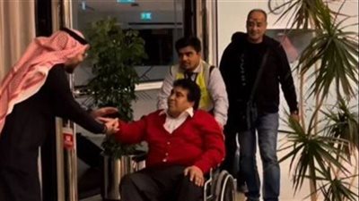 أحمد عدوية على كرسي متحرك في حفل هاني شنودة