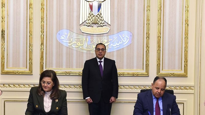 وزير المالية يوضح