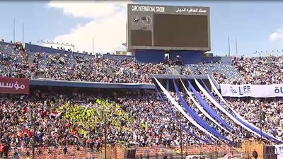 مشاركة جماهيرية خلال فعاليات مبادرة كتف في كتف في استاد القاهرة