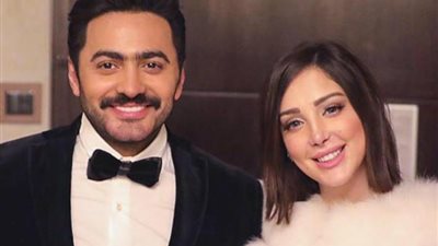 بعد تهنئة تامر حسني لزوجته بسمة بوسيل.. هل عاد الثنائي؟