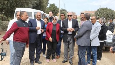 محافظ الجيزة يتابع أعمال الرصف والتطوير بمركز أوسيم