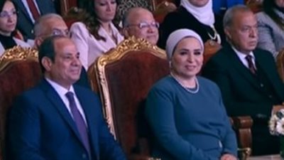 بصوت إسعاد يونس وماجدة زكي.. السيسي يشاهد فيلما تسجيليا عن برامج تنمية الأسرة