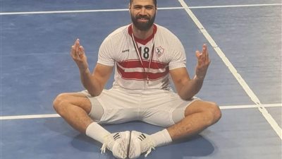 إصابة قوية لأحمد حسام نجم يد الزمالك أمام سموحة
