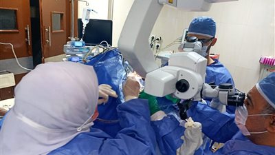 فريق طبي في جامعة أسيوط ينجح في استئصال ورم نادر لمريضة 