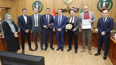 محافظ المنوفية يكرم الفائزين بجائزة مصر للتميز الحكومي 