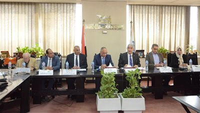 رجال الأعمال تبحث مع رئيس الهيئة العامة للرقابة مستقبل الصناعة