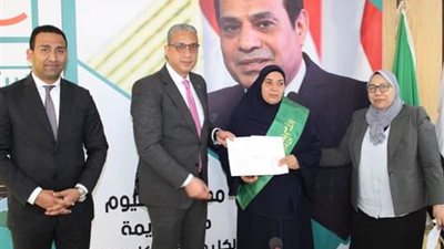 محافظ الفيوم يكرم الأمهات المثاليات على مستوى المحافظة 
