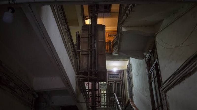 سقوط طفل في بئر أسانسير