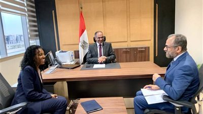 «نائب الإسكان» وبعثة البنك الدولي يستعرضان التجربة المصرية في تنفيذ آليات التمويل