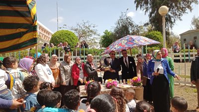 عميد تربية المنيا: مركز الخدمة يقيم احتفالية عيد الأم مع الأطفال والأمهات  