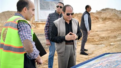 الرئيس السيسي يتابع الأعمال الإنشائية للطرق والمحاور بالقاهرة الكبرى