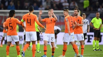 ثنائي هجومي يقود تشكيل هولندا أمام فرنسا بتصفيات اليورو