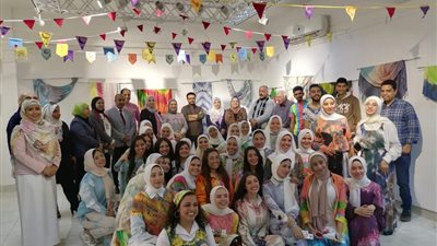 طلاب جامعة المنيا يقيمون معرضاً فنياً لنشر فكرة المشروعات الصغيرة 