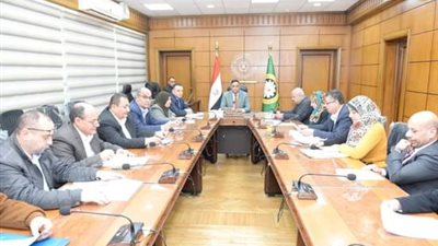 محافظ الدقهلية يعقد اجتماعاً باللجنة العليا للإستثمار لبحث إقامة مشروعات خدمية