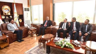 محافظ مطروح يقدم الشكر لعميد معهد التكنولوجيا العالي