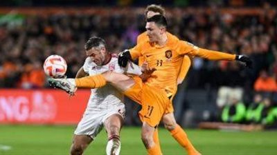هولندا تعبر جبل طارق وتشعل المنافسة على التأهل لليورو
