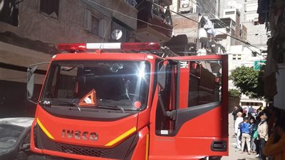 اختناق أحد رجال الحماية أثناء السيطرة على حريق شقة في الإسكندرية