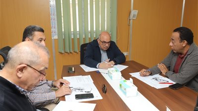 رئيس مياه أسيوط يستقبل مدير الوكالة الامريكية استعدادا لتشغيل المعمل المركزى