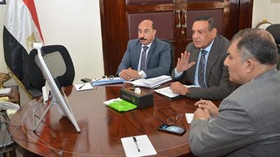 وزير التنمية المحلية يتابع مع المحافظين جهود توفير السلع الغذائية