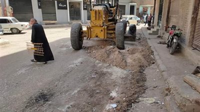 محافظ أسيوط يتابع تمهيد شوارع منطقة الشادر بحى غرب لبدء أعمال الرصف