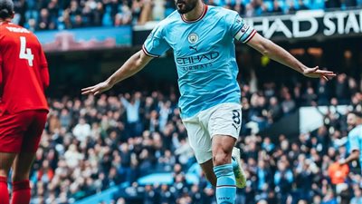 مانشستر سيتي يقسو على ليفربول برباعية ويواصل مطاردة أرسنال على صدارة الدوري 