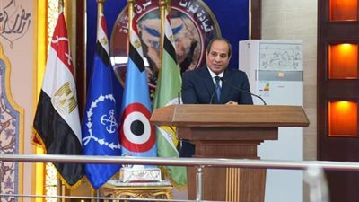 «لا ننساهم».. الرئيس السيسي يطالب مقاتلي شرق القناة بالوقوف حداداً على الشهداء