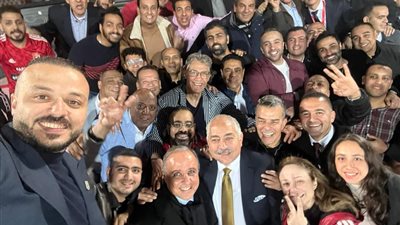 احتفال خاص للجارحي وأعضاء مجلس إدارة الأهلي بعد ثلاثية الهلال 