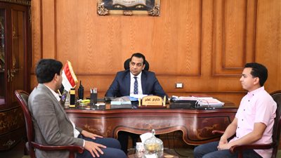 نائب محافظ قنا يلتقي أعضاء برلمان شباب مصر 