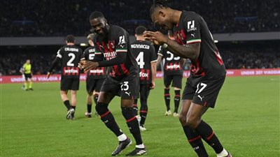 ميلان يصالح جماهيره ويقسو على نابولي برباعية نظيفة في الدوري الإيطالي 