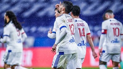 ليون يفوز على باريس سان جيرمان بهدف نظيف في الدوري الفرنسي