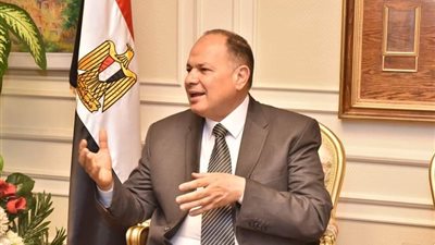 محافظ أسيوط يحدد موعد القرعة العلنية لاختيار الفائزين بترخيص 145 سيارة ميكروباص