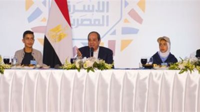 خلال مأدبة الإفطار بالأسمرات.. السيسي : «نعمل على توفير مليون فرصة عمل سنوياً»