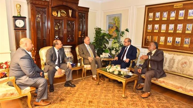 محافظ أسيوط يبحث