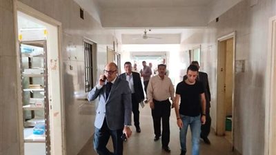 وكيل صحة أسيوط يقوم بزيارة مفاجئة لمركز طب الأسرة بقرية درنكة
