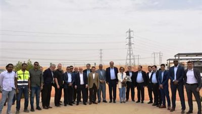 محافظ أسوان يوجه بدعم سفراء أمريكا اللاتينية خلال زيارتهم مشروع الطاقة الشمسية