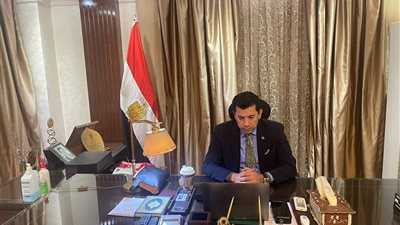 عبر تقنية الاتصال المرئي.. وزير الشباب يفتتح المرحلة الثانية من برنامج 