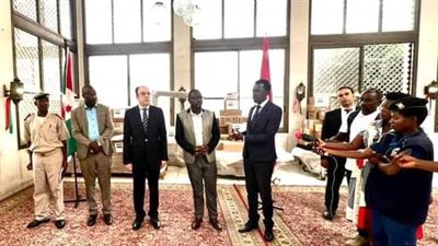 السفير المصري يسلم الجانب البوروندي شحنات مساعدات طبية 