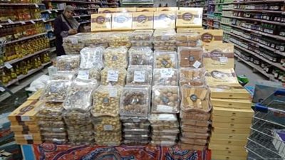 بتخفيضات 25%.. وزير التموين يعلن طرح كعك العيد بالمجمعات الاستهلاكية